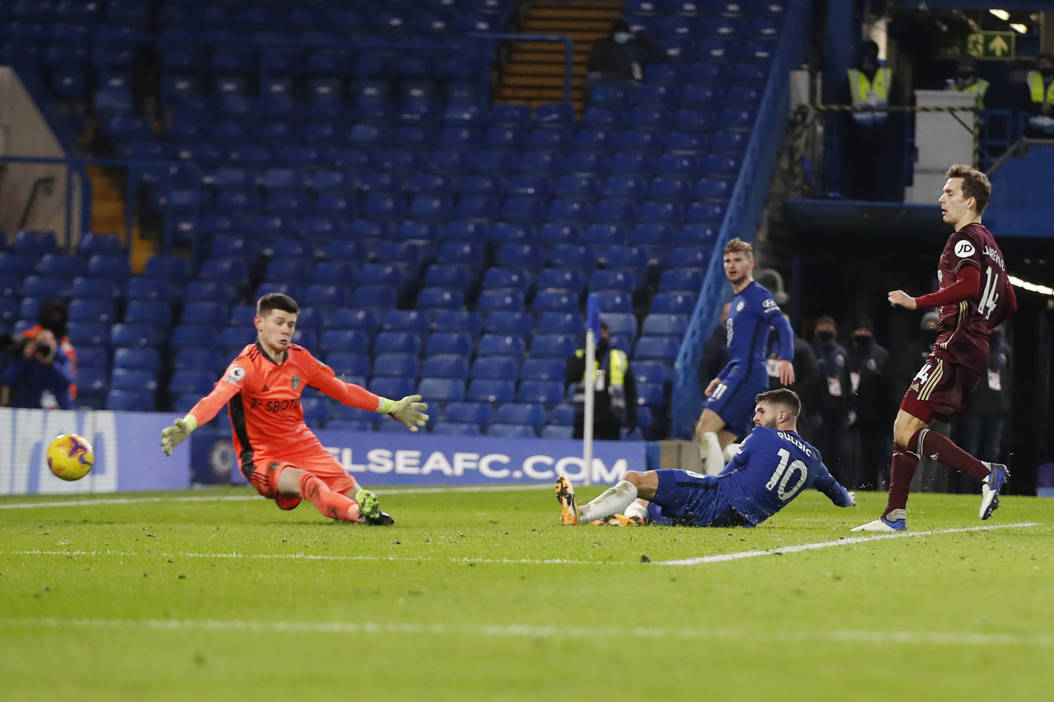 强调了在多 强调了在多